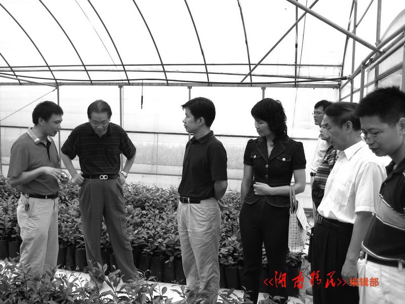 省人大法制委领导在库区进行立法调研