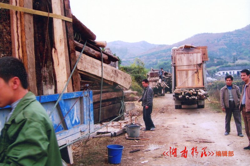 移民拆迁运输现场