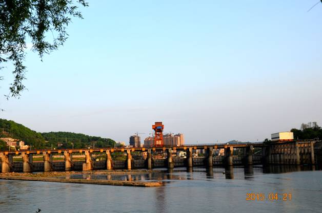 浪石滩水电站大坝浪石滩水电站为我省大中型水电重点工程之一,位于资